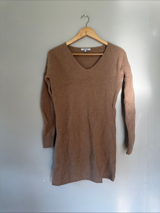 Madewell Dresses & Skirts - Madewell Ribbed V-Neck Sweater wool blend Camel Brown XXS